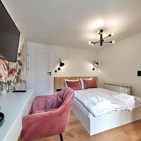 Lesny Dworek - & Alojamento de Acomodação e Pequeno-almoço 3*