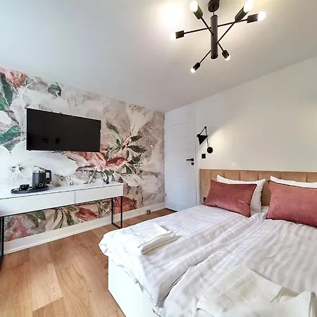 Lesny Dworek - & 住宿加早餐酒店 Gronkow