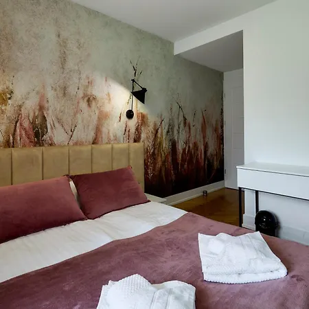 住宿加早餐酒店 Lesny Dworek - & Gronkow