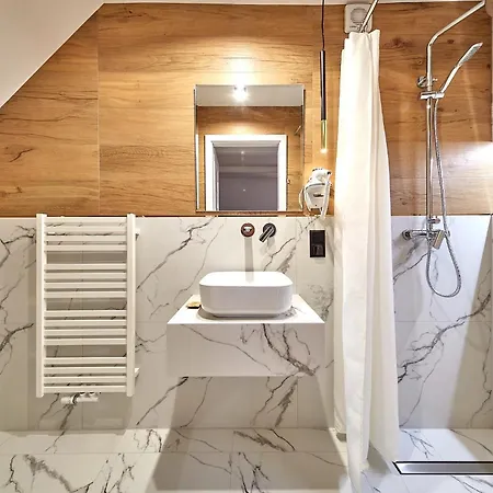 Lesny Dworek - & Alojamento de Acomodação e Pequeno-almoço 3*