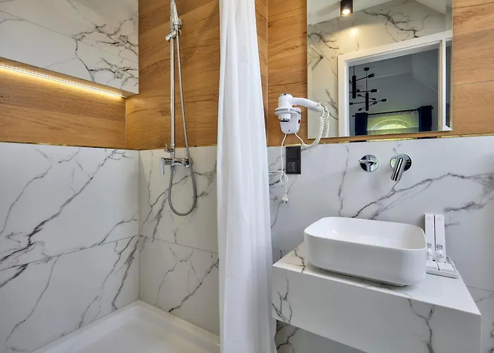 Leśny Dworek - Pokoje&apartamenty 3*