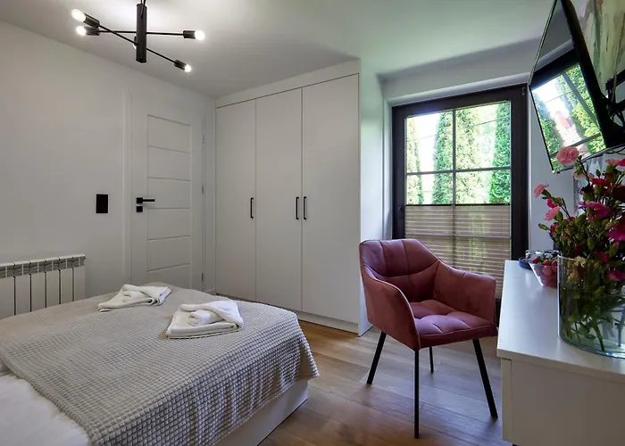 Leśny Dworek - Pokoje&apartamenty Nocleg ze śniadaniem