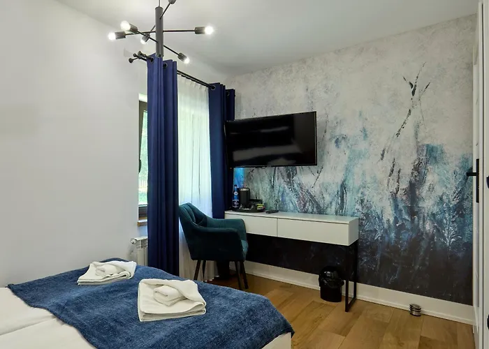 Leśny Dworek - Pokoje&apartamenty Nocleg ze śniadaniem