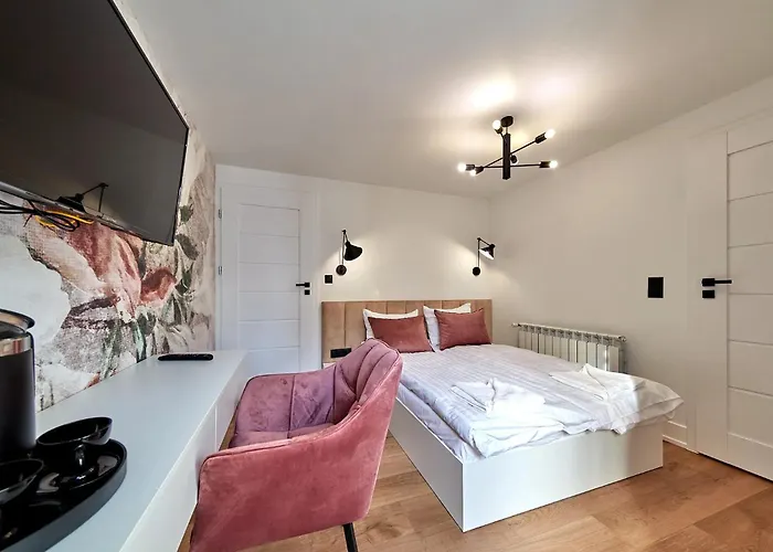 Leśny Dworek - Pokoje&apartamenty Nocleg ze śniadaniem 3*