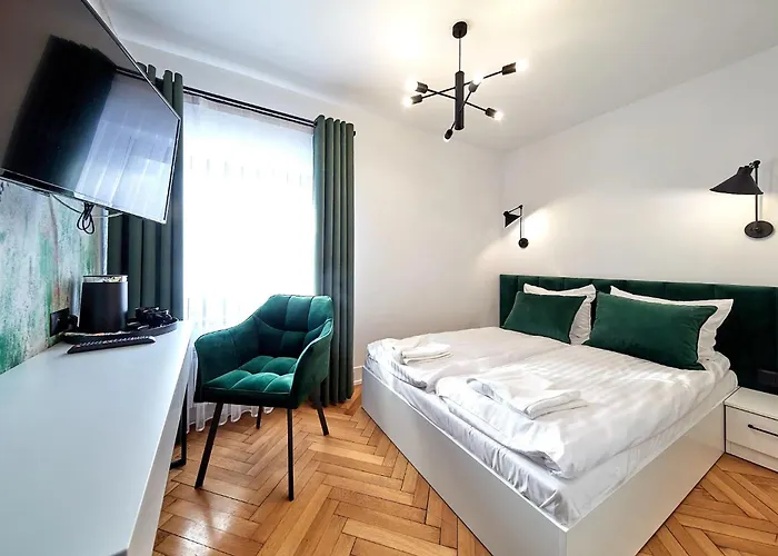 Nocleg ze śniadaniem Leśny Dworek - Pokoje&apartamenty 3*