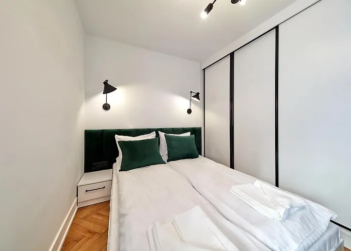 Leśny Dworek - Pokoje&apartamenty Nocleg ze śniadaniem