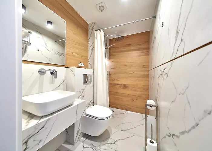 Leśny Dworek - Pokoje&apartamenty Nocleg ze śniadaniem 3*