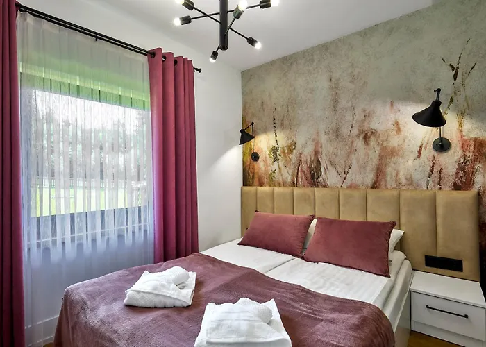 Leśny Dworek - Pokoje&apartamenty Nocleg ze śniadaniem