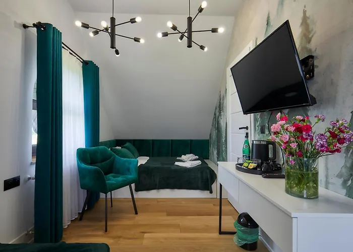 Leśny Dworek - Pokoje&apartamenty Nocleg ze śniadaniem 3*