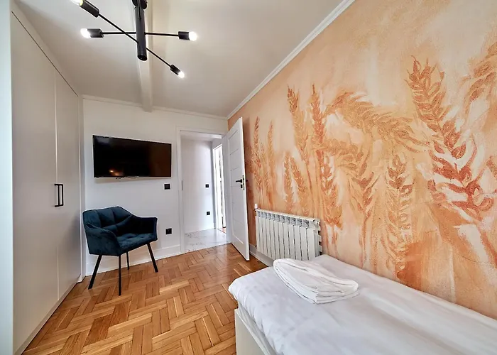 Leśny Dworek - Pokoje&apartamenty Gronkow