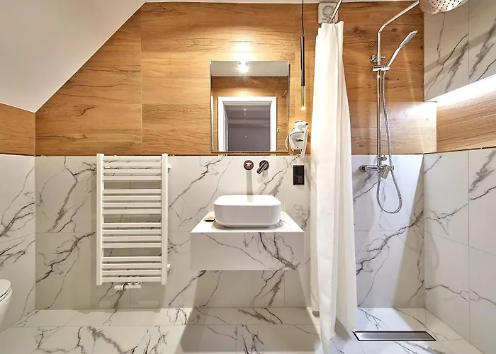 Leśny Dworek - Pokoje&apartamenty Nocleg ze śniadaniem 3*